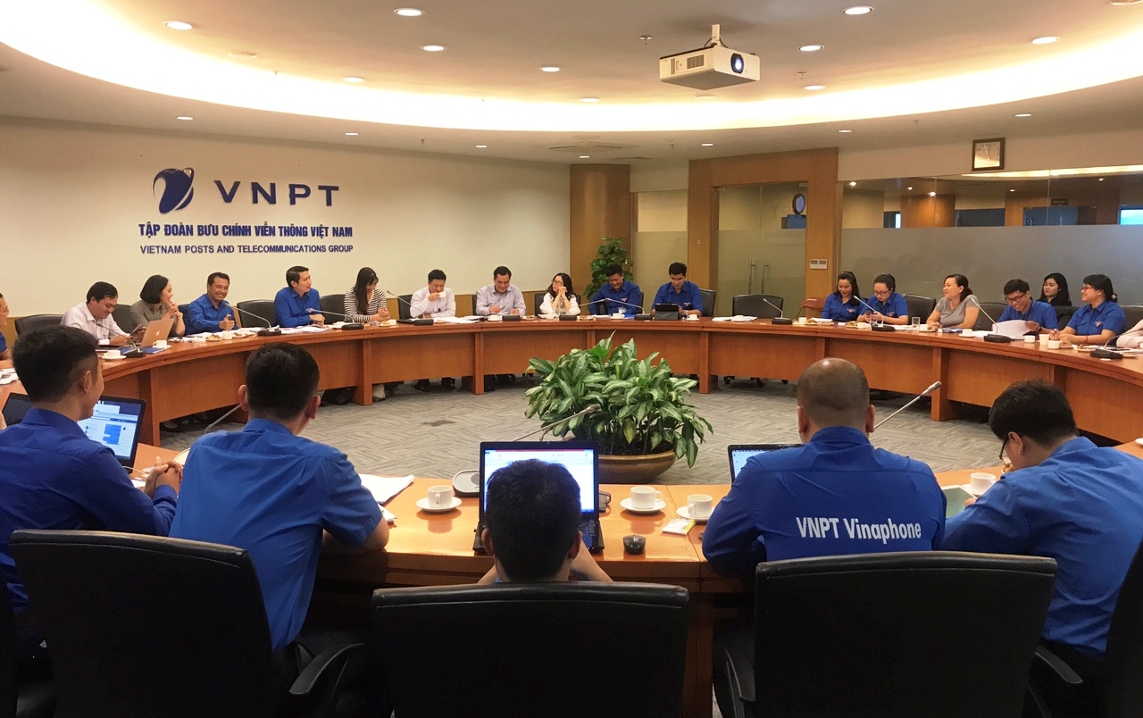 Quang cảnh buổi làm việc